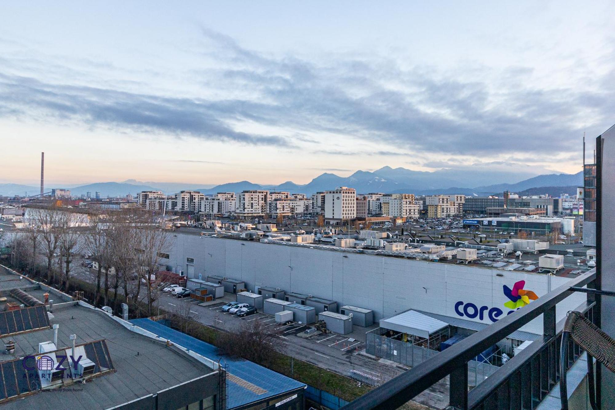 Luxury Residences & Suites In Central Brasov At Coresi Mall ภายนอก รูปภาพ